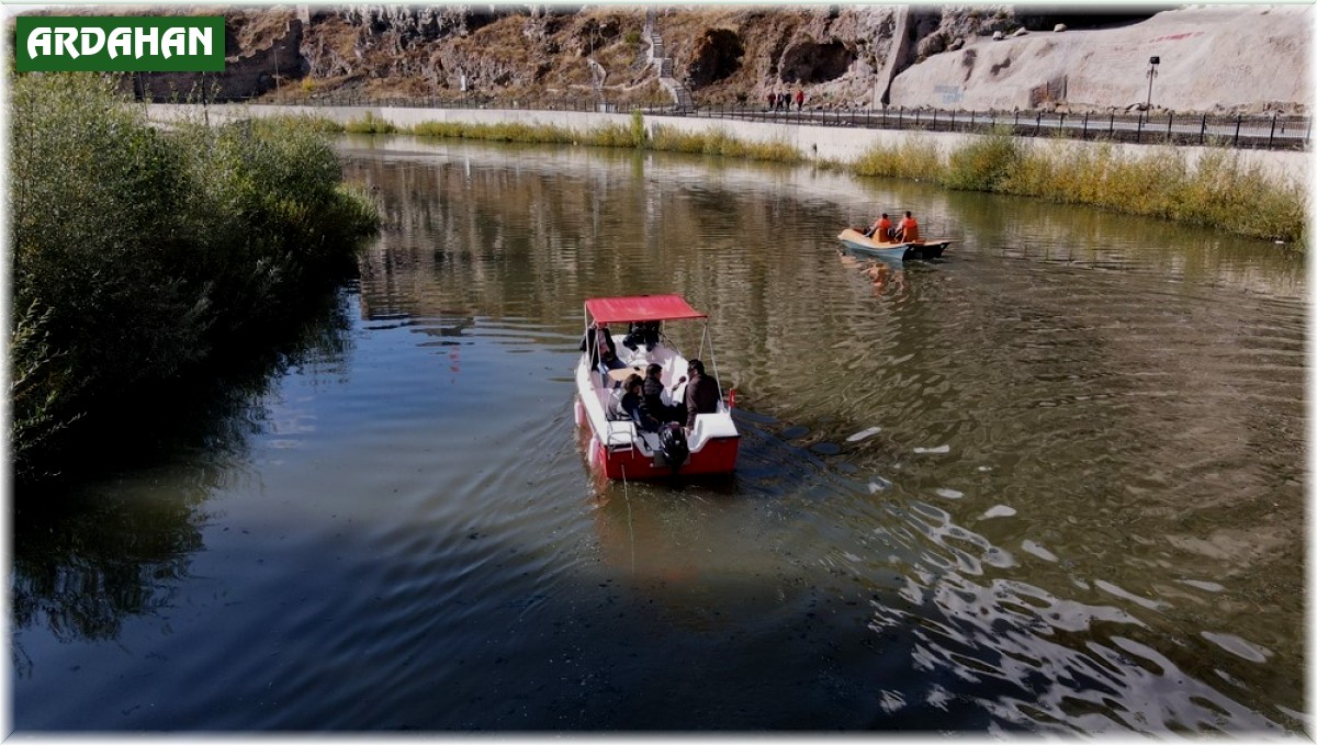 Kura Nehri'nde deniz bisikleti ve tekne heyecanı yeniden başladı