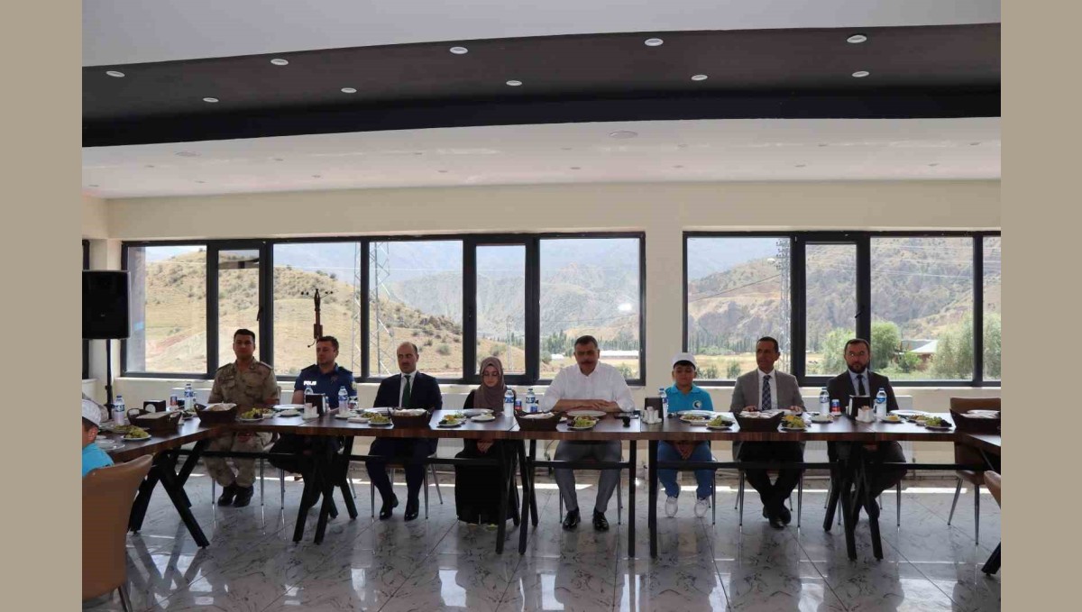 Kuran Kursu öğrencilerine cağ kebabı ikramı