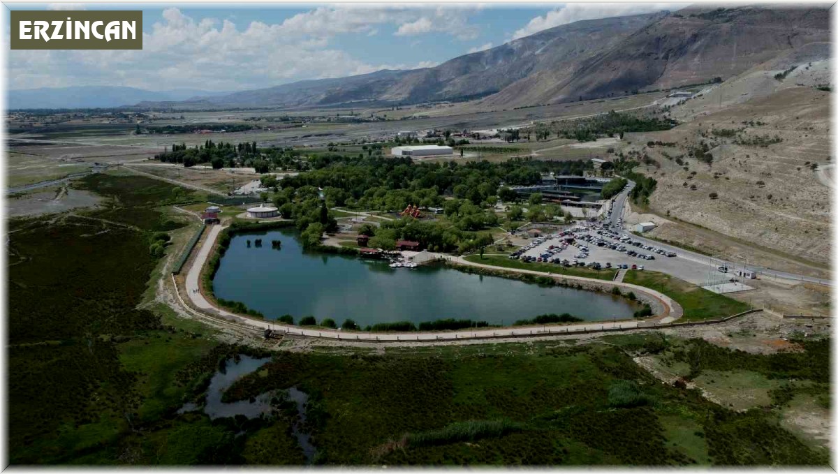 Kurban Bayramında güneşli havanın tadını mangal yakarak çıkardılar