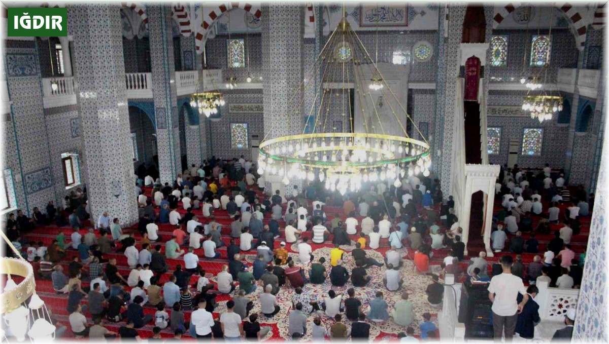 Kurban Bayramının ilk namazı Iğdır'da kılındı