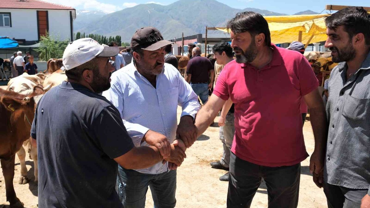 Kurban pazarında arefe yoğunluğu