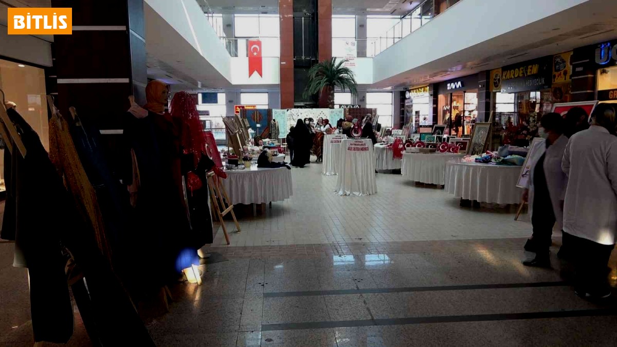 Kursiyerlerden Öğretmenler Günü'ne özel sergi