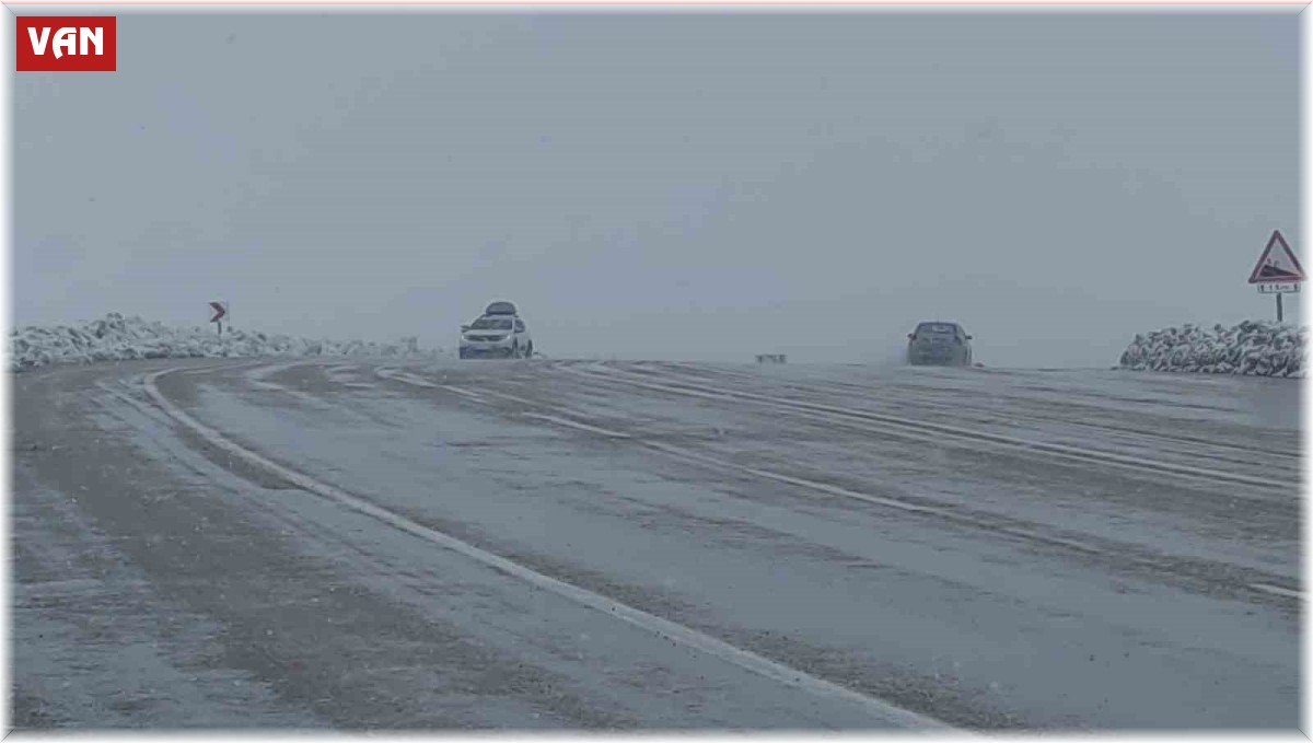 Kurubaş Geçidi'nde sis etkili oluyor
