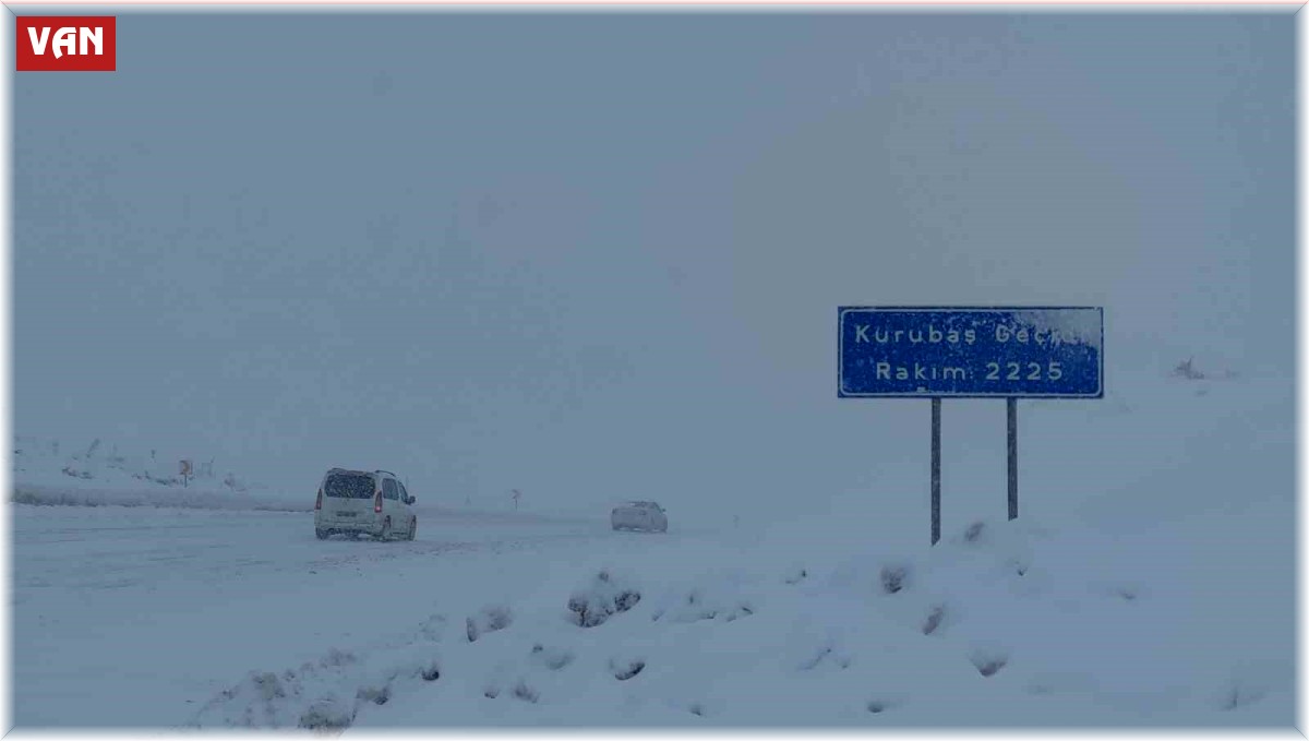 Kurubaş ve Güzeldere geçitlerinde kar yağışı ve sis etkili oluyor