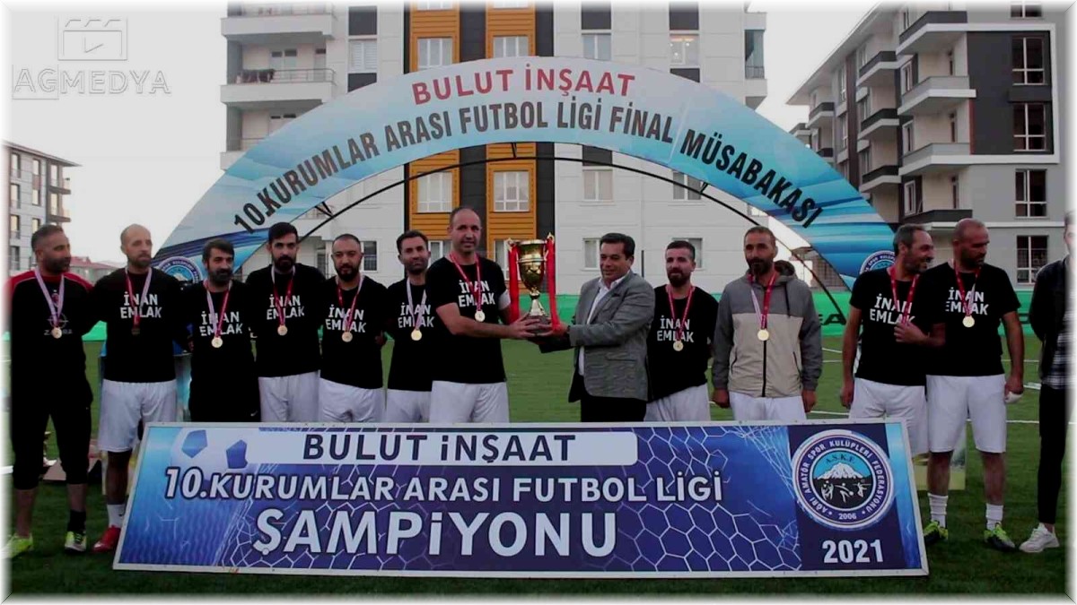 Kurumlar arası maçlarda kupa Esnaf Odasının oldu