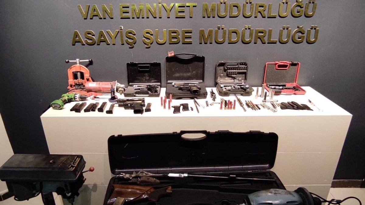 Kurusıkıları gerçek tabancaya dönüştüren şahıs yakalandı