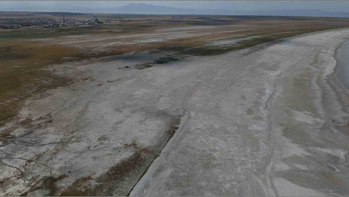 Kuş cenneti Arin Gölü'nde kuraklık tehlikesi