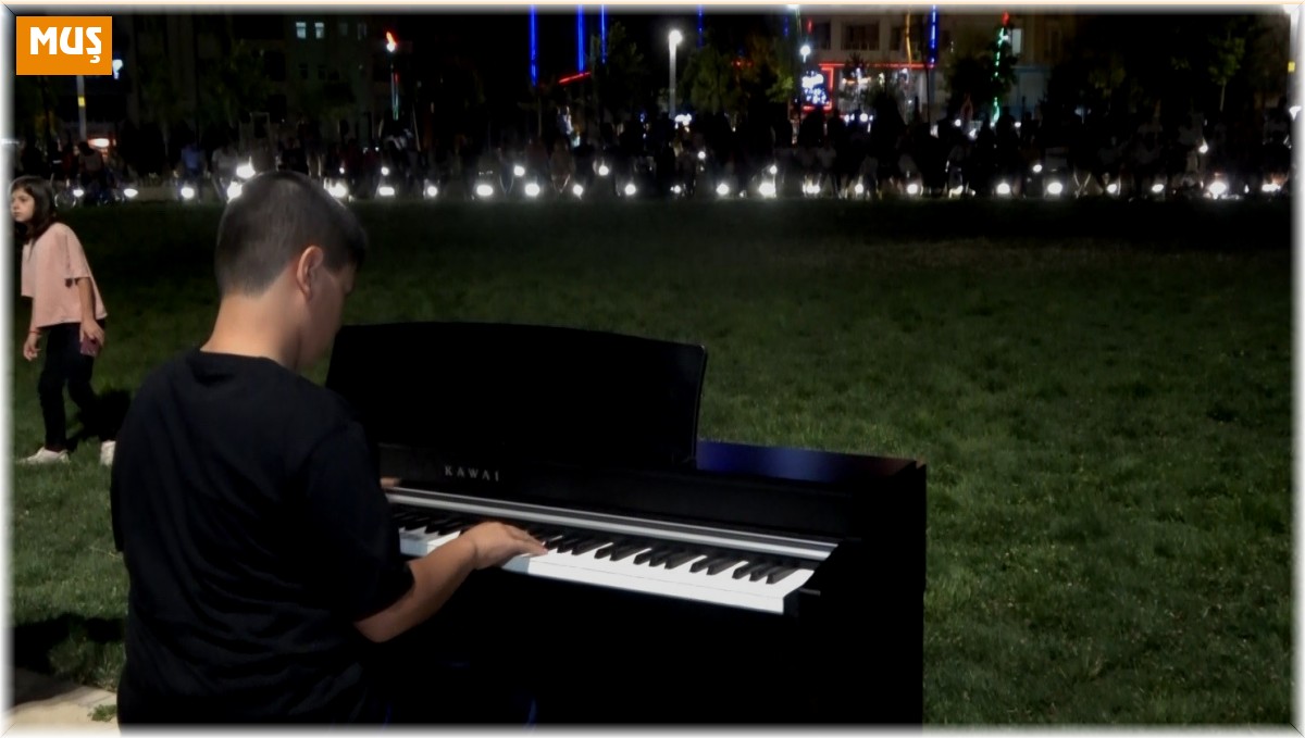 Kusursuz kulak Bager çaldı, yüzlerce kişi mest oldu