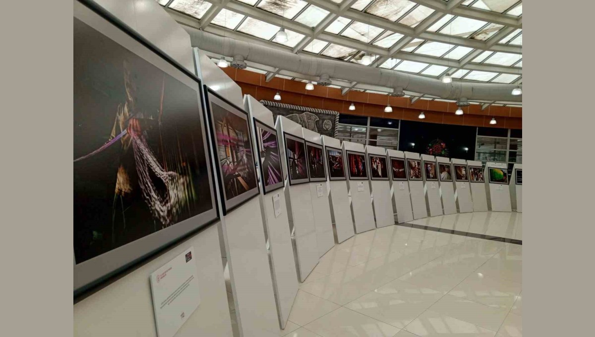 Kutnu Kumaş sergisi ziyaretçilerini Osmanlı modasına götürüyor