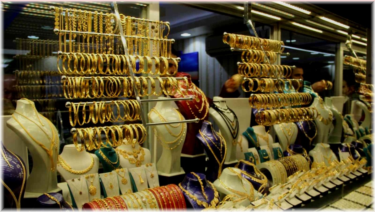 Kuyumculardan "Altına yatırım yapan zarar etmez" tavsiyesi