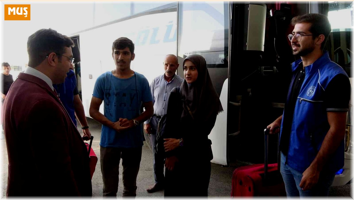 KYK'da barınacak üniversite öğrencileri otogar ve havalimanında karşılanarak yurtlara yerleştiriliyor