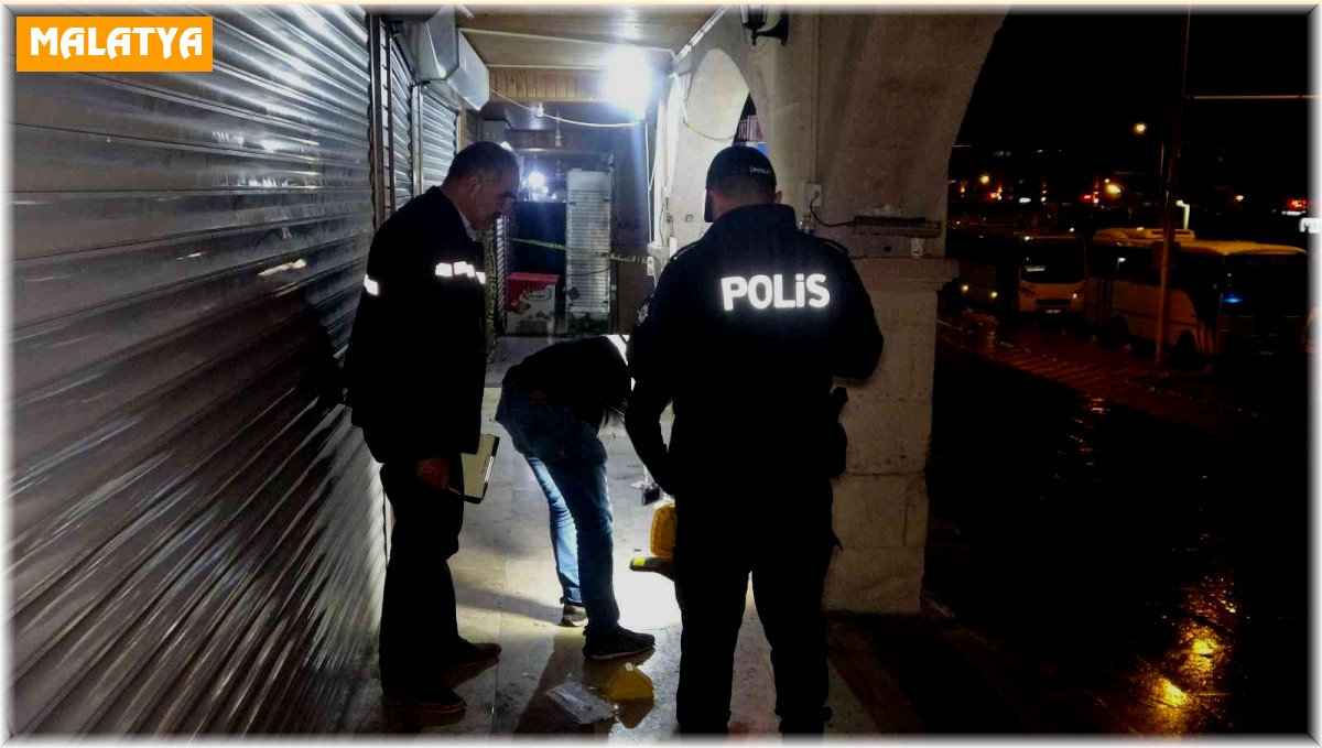 Laf atma kavgasında kan aktı: 3 yaralı