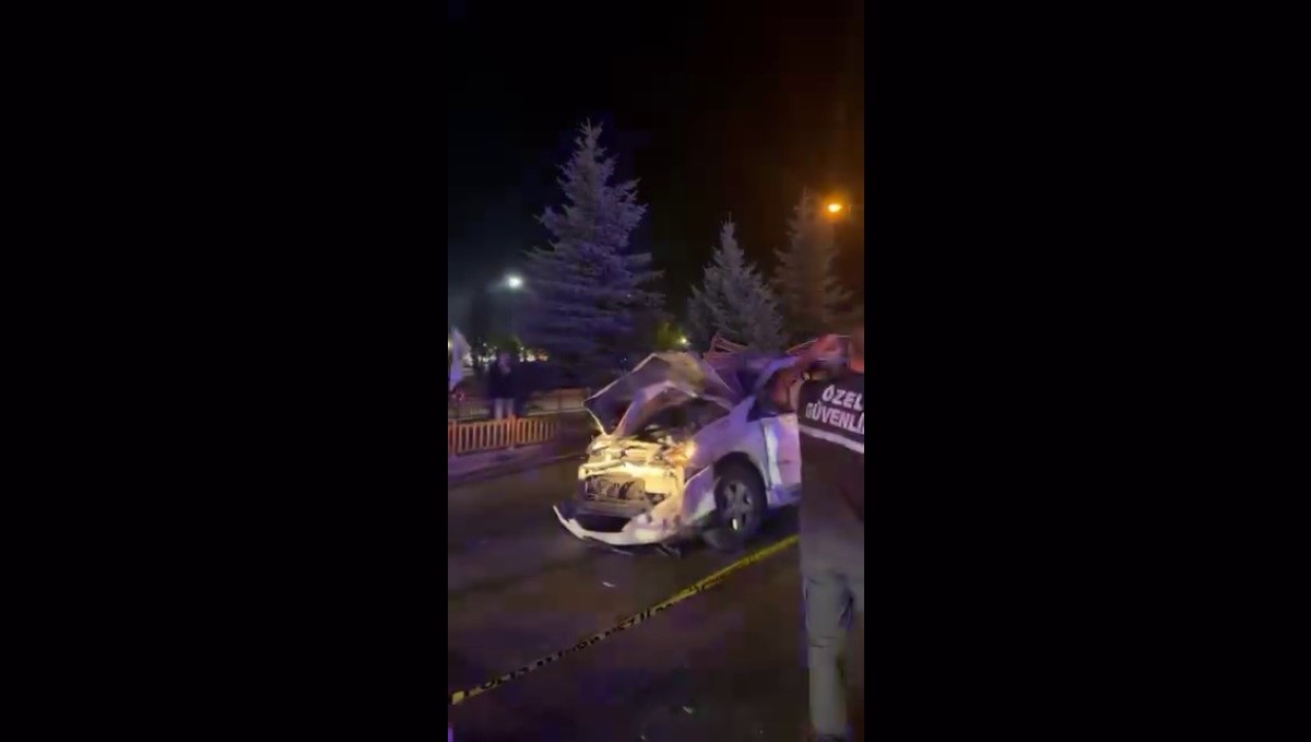 Lastiği patlayan araç takla attı; 4 yaralı