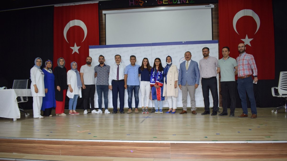 LGS birincisi Sare: "Başarımı çok çalışmaya borçluyum"