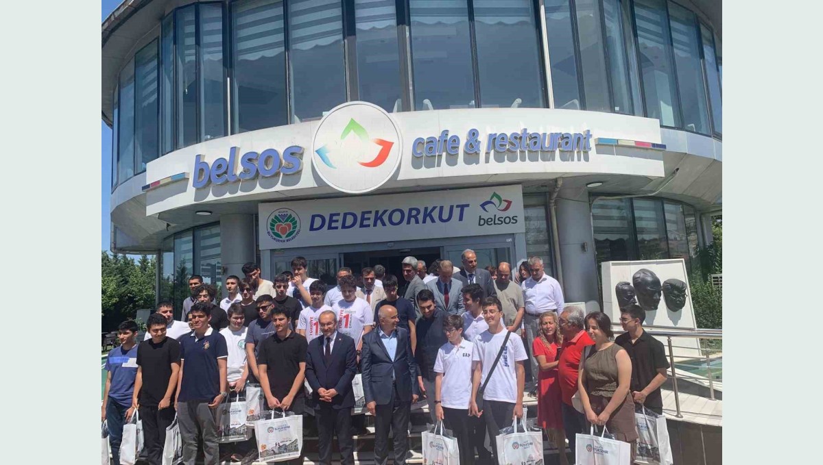 LGS Şampiyonlarına Başkan Sami Er'den özel kutlama