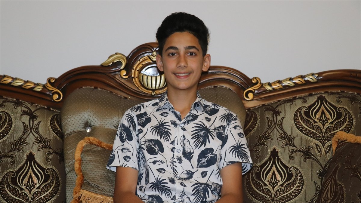 LGS sınavında 500 tam puan alan Ağrılı Ahmet ödüllendirildi