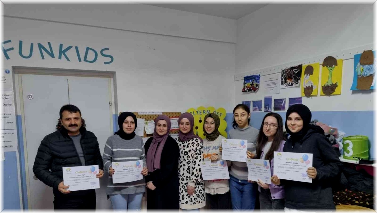 Lise öğrencileri Avusturya ve Çekya eğitiminden döndü