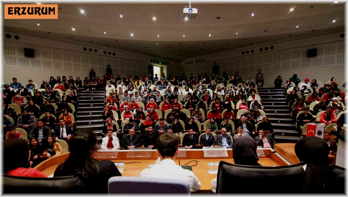 Lise öğrencilerinden Rasim Özdenören paneli