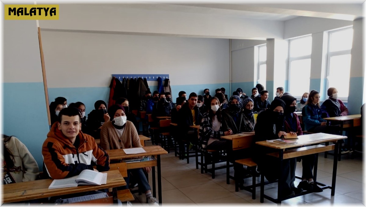 lise öğrencilerine Medya Okuryazarlığı semineri