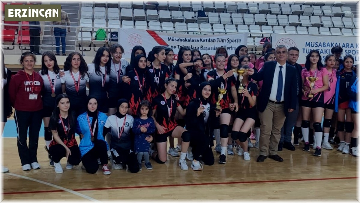 Liselerde voleybol heyecanı