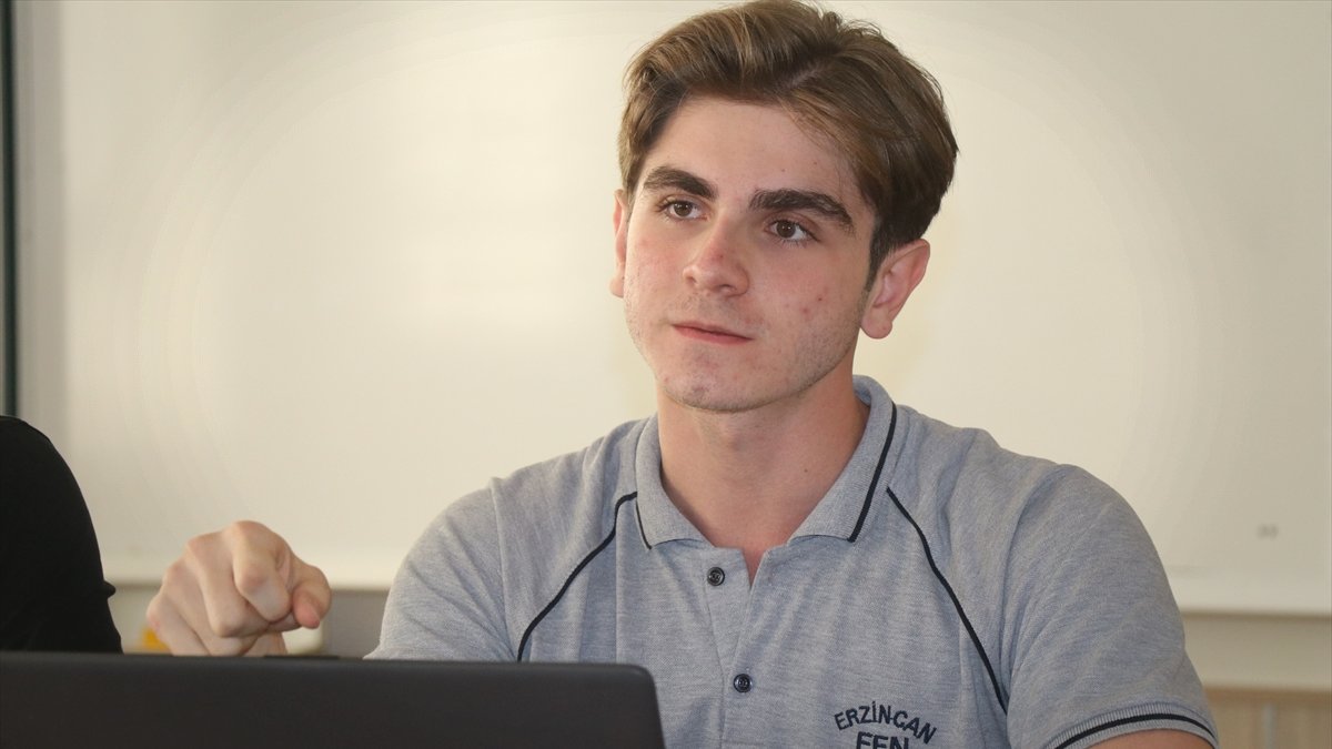 Liseli Batuhan, yapay zeka projesiyle ABD'deki yarışmaya katılacak