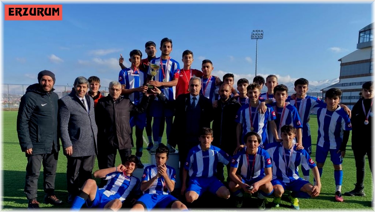 Liseli Gençler Futbol İl Birinciliği finalinde şampiyon Reşit Karabacak Spor Lisesi oldu