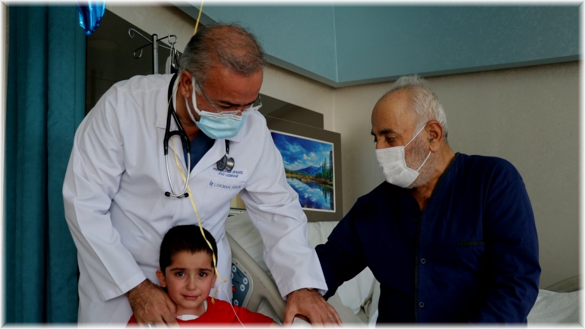 Lokman Hekim'de 3 ve 83 yaşındaki hastalara kalp ameliyatı