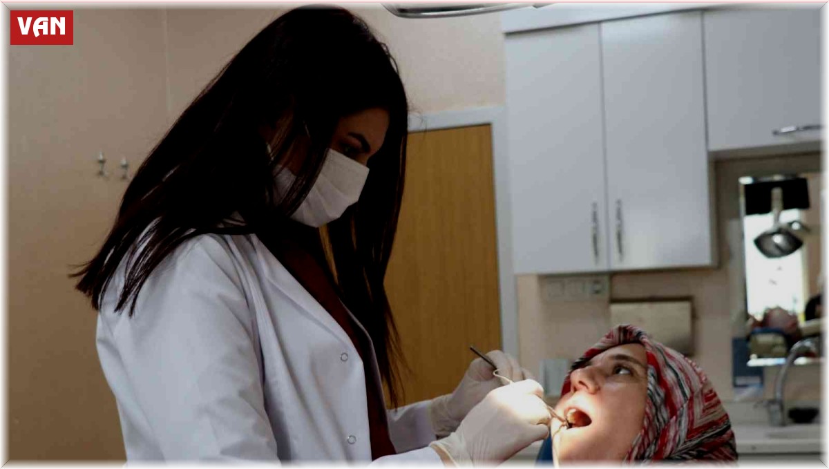 Lokman Hekim Hayat Hastanesinde engelli ve küçük yaştaki çocukların diş tedavileri başarıyla yapılıyor