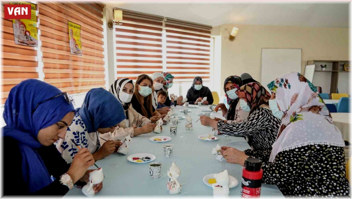 Lösemi hastaları seramik boyayıp moral depoladı