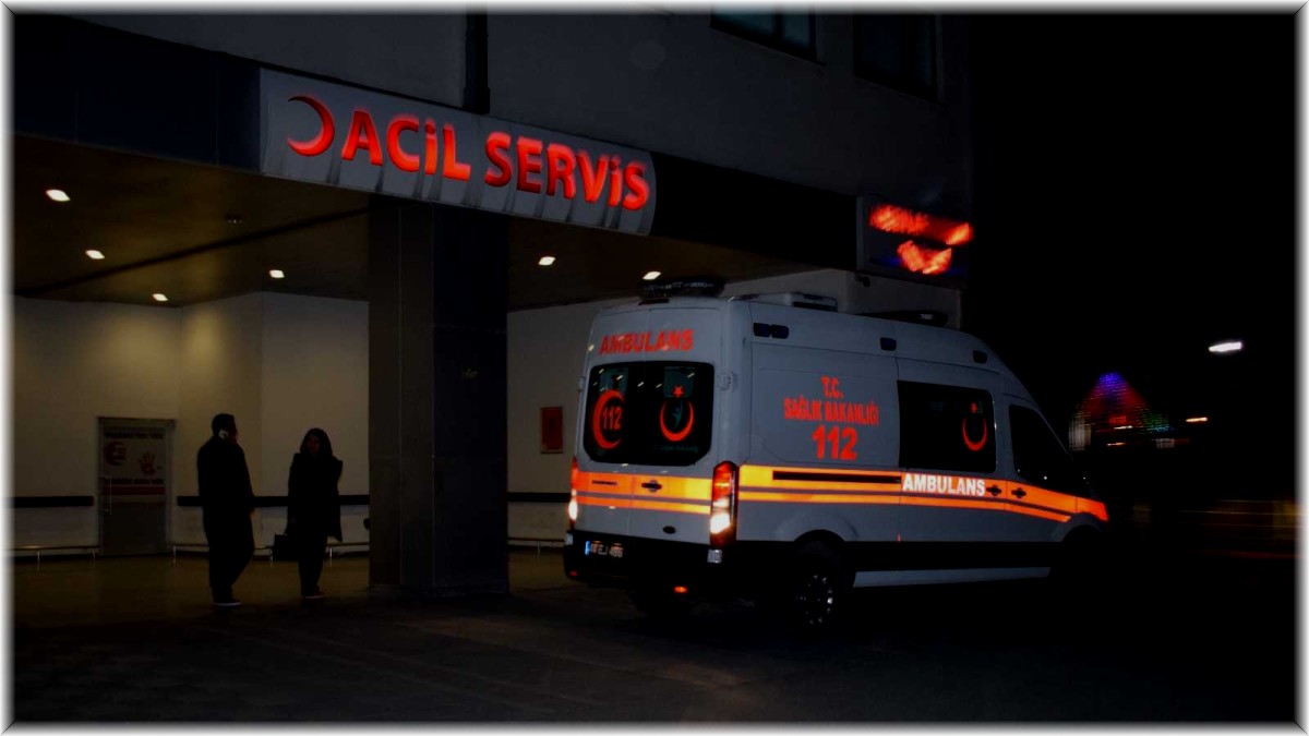 Madde bağımlısı, kırık bardakla hemşirelere dehşeti yaşattı