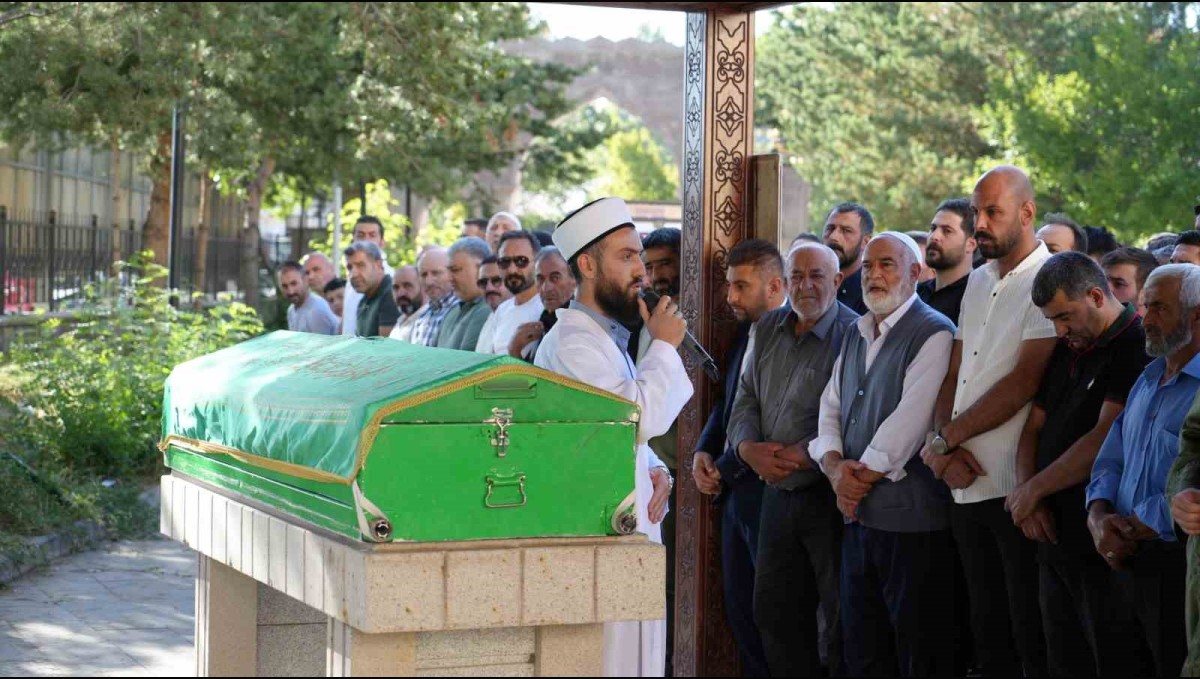 Maganda kurşunuyla hayatını kaybeden adam toprağa verildi