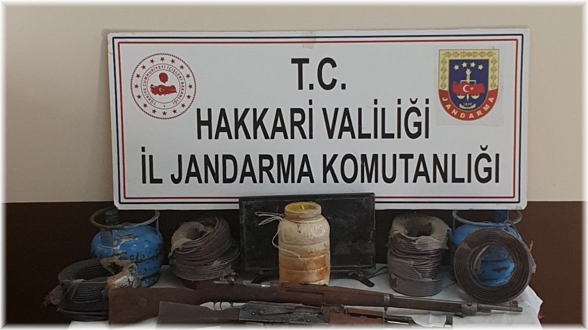 Mağarada silah ve mühimmat ele geçirildi