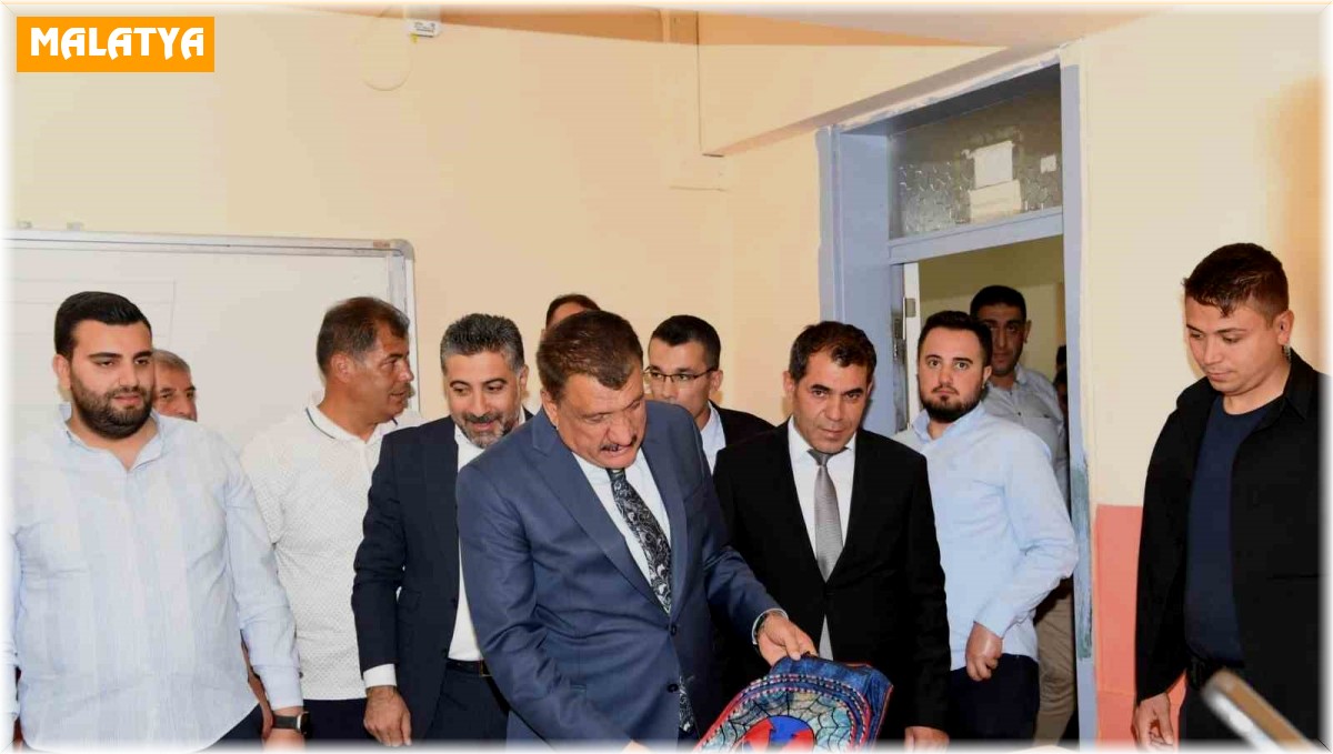 MAGİNDER'den öğrencilere kırtasiye desteği