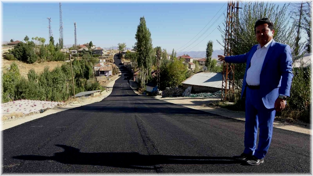 Mahalle halkının sıcak asfalt sevinci