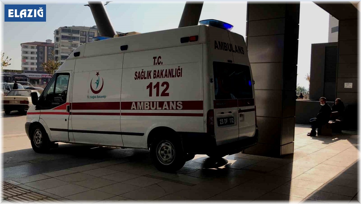 Mahallede alkol alan şahısları uyaran muhtar bıçaklandı