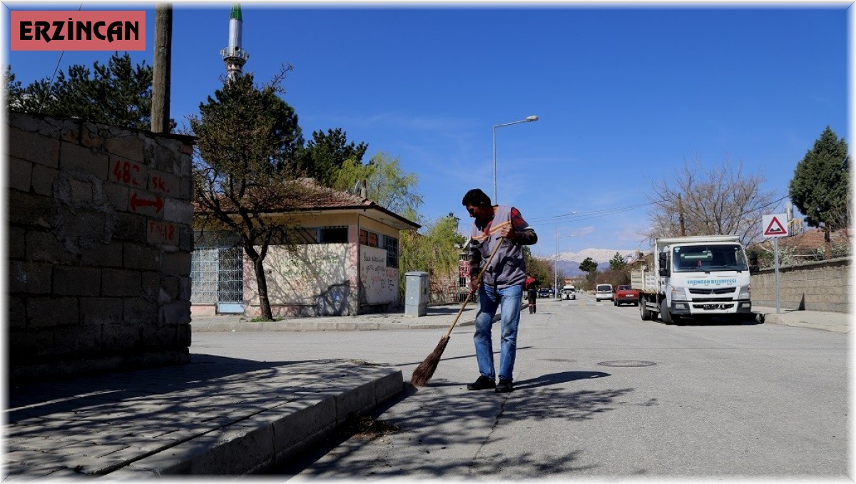 Mahallelerde temizlik çalışmaları devam ediyor