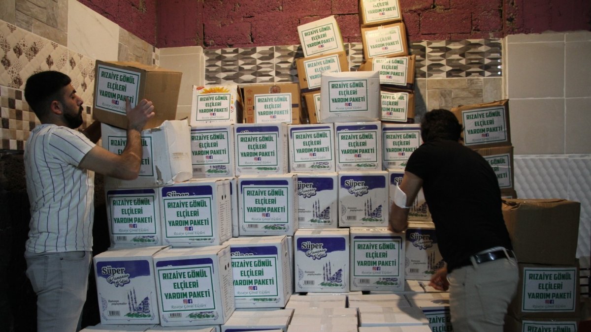 Mahallenin gönüllüleri, imece usulü 700 aileye destek ulaştırdı