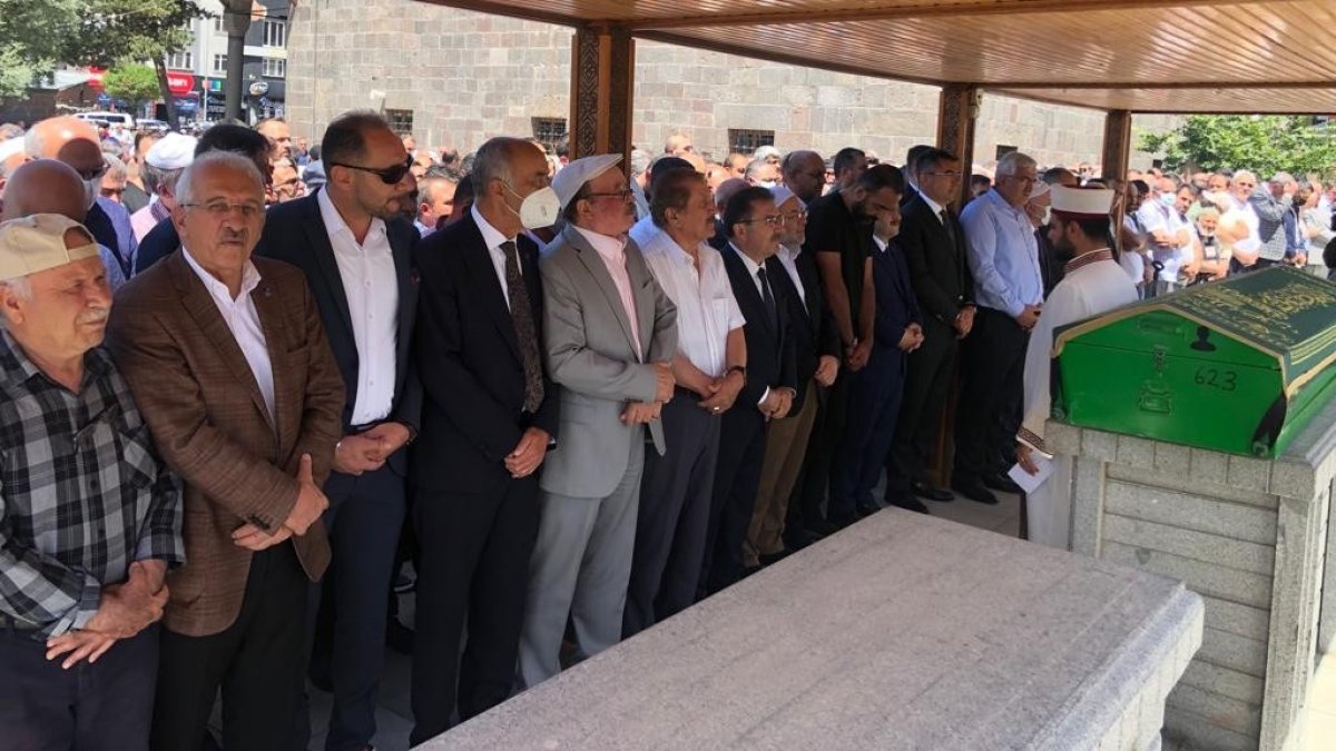 Mahmut Uykusuz son yolculuğuna dualarla uğurladı