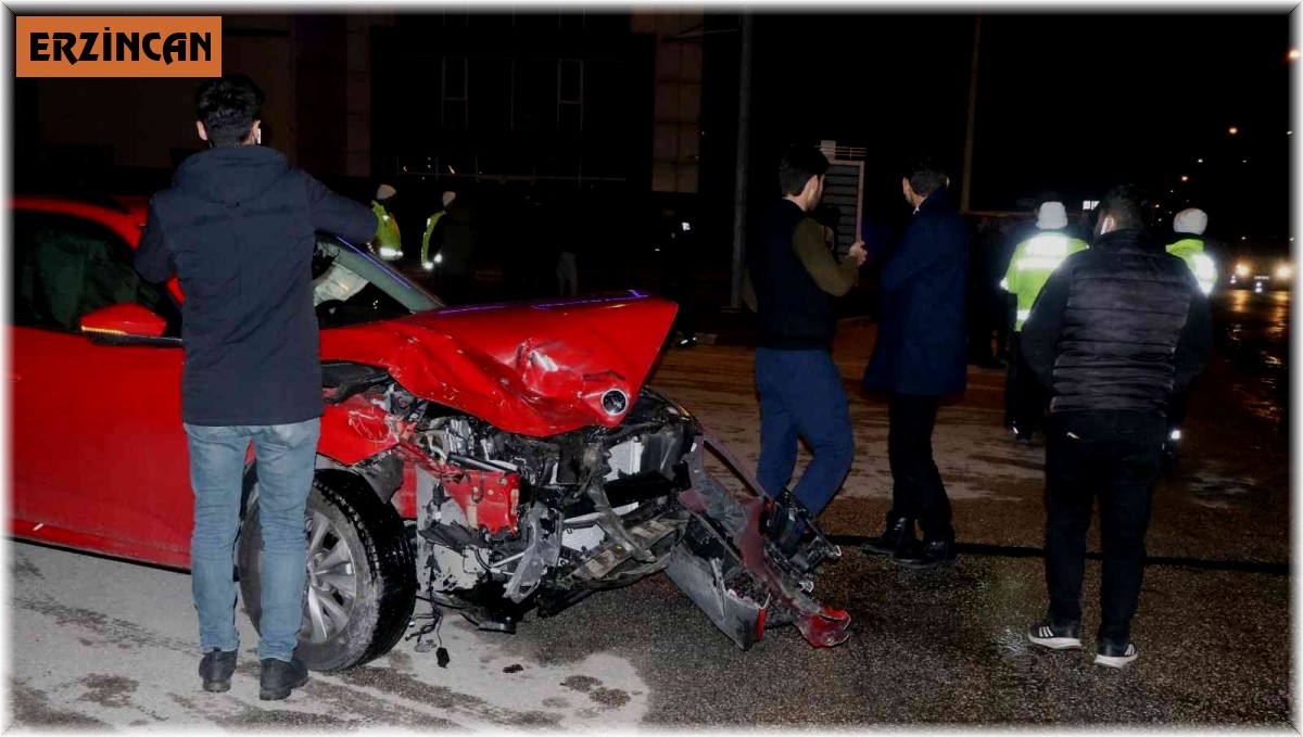 Makas atan araçtan kaçarken minibüsle çarpıştı: 2 yaralı