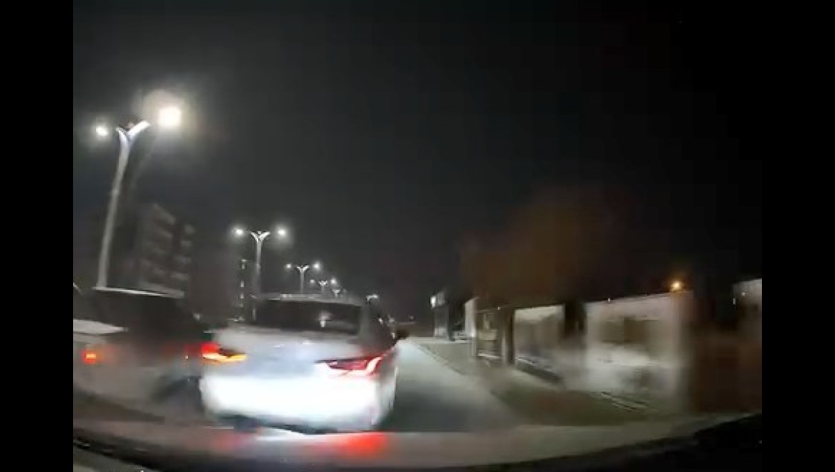 Makas atıp araca çarptı, bir şey olmamış gibi olay yerinden kaçtı