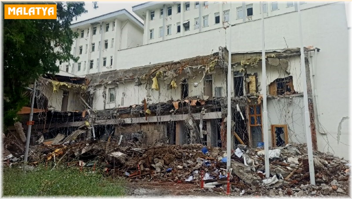 Malatya Adliye binasının yıkımına başlanıldı