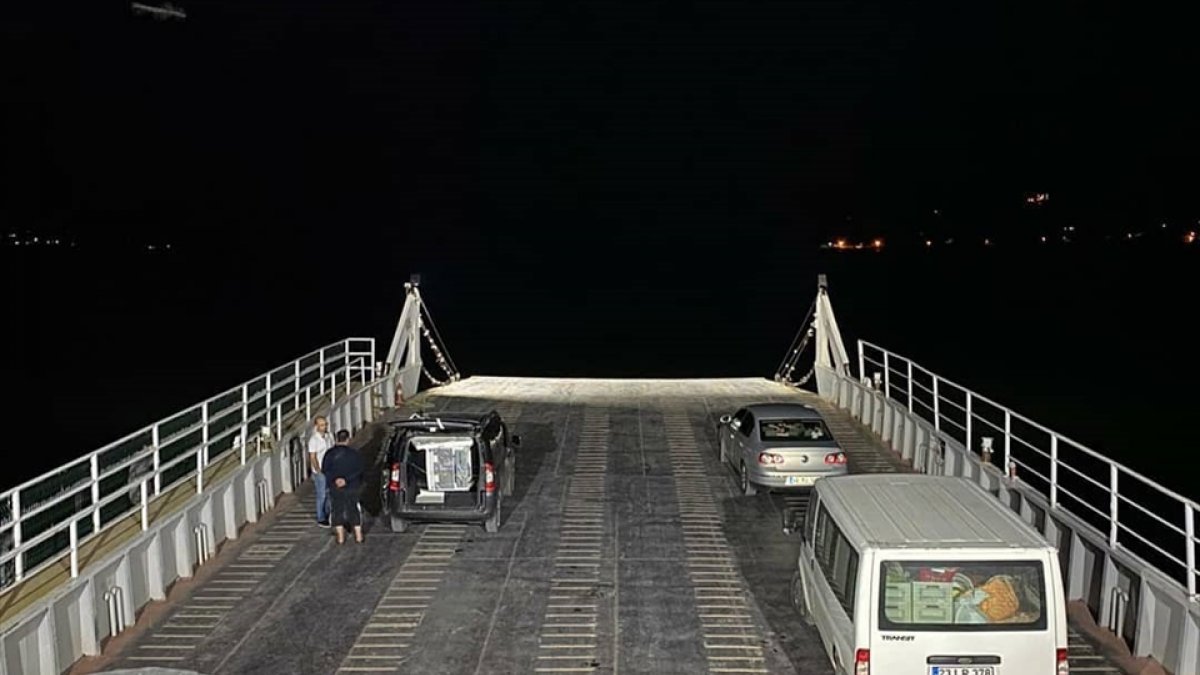 Malatya-Baskil feribotu akşam seferlerine başladı