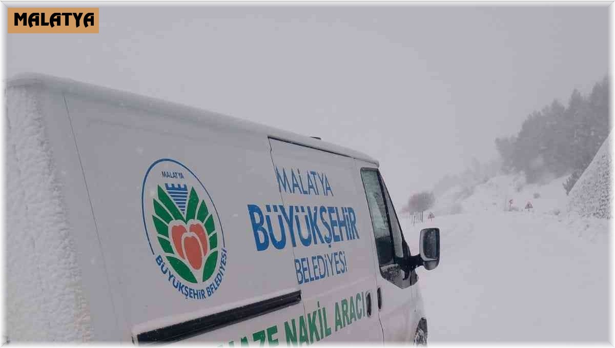 Malatya Büyükşehir mezarlıklar müdürlüğünün zorlu kar mesaisi