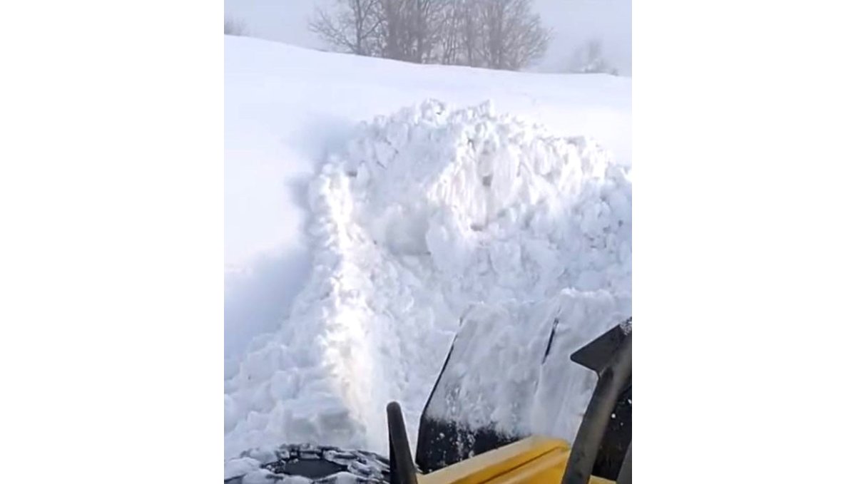 Malatya'da 1 buçuk metre karla mücadele kameralara yansıdı