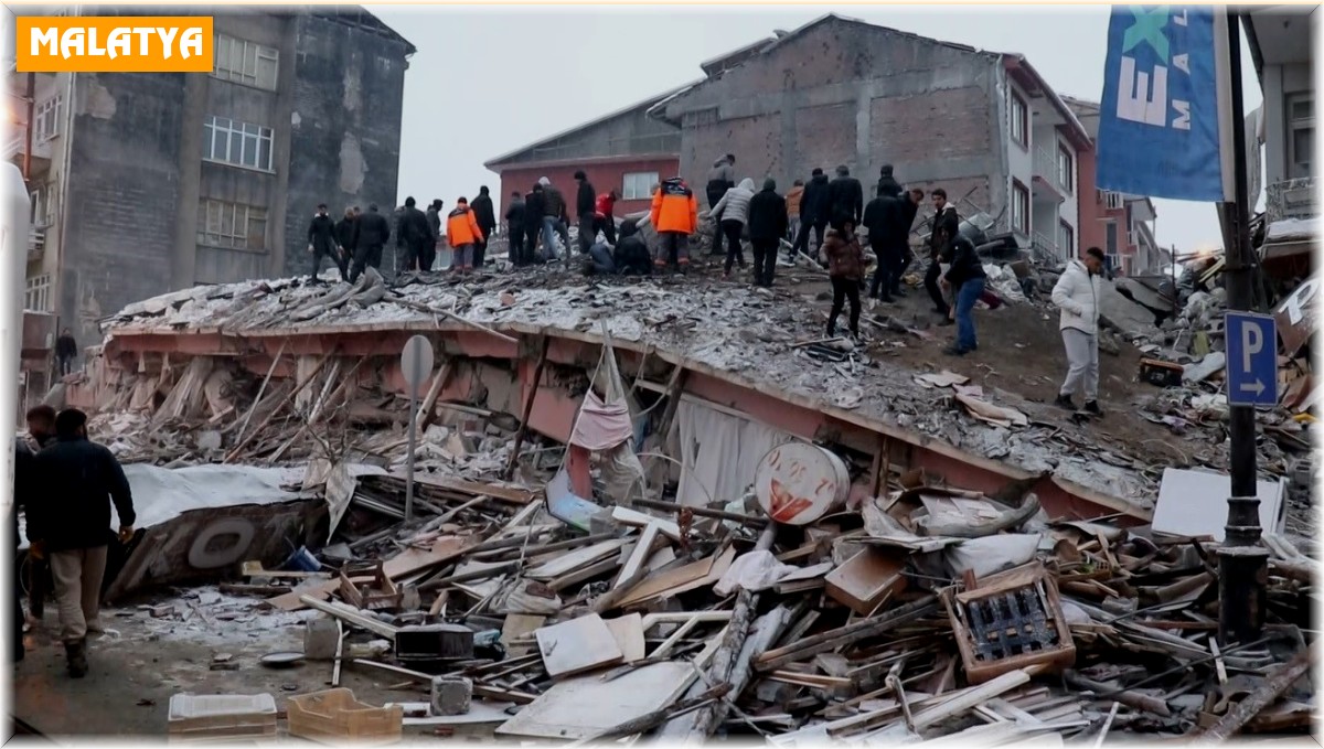Malatya'da 140'ın üzerinde bina çöktü, onlarca ölü var