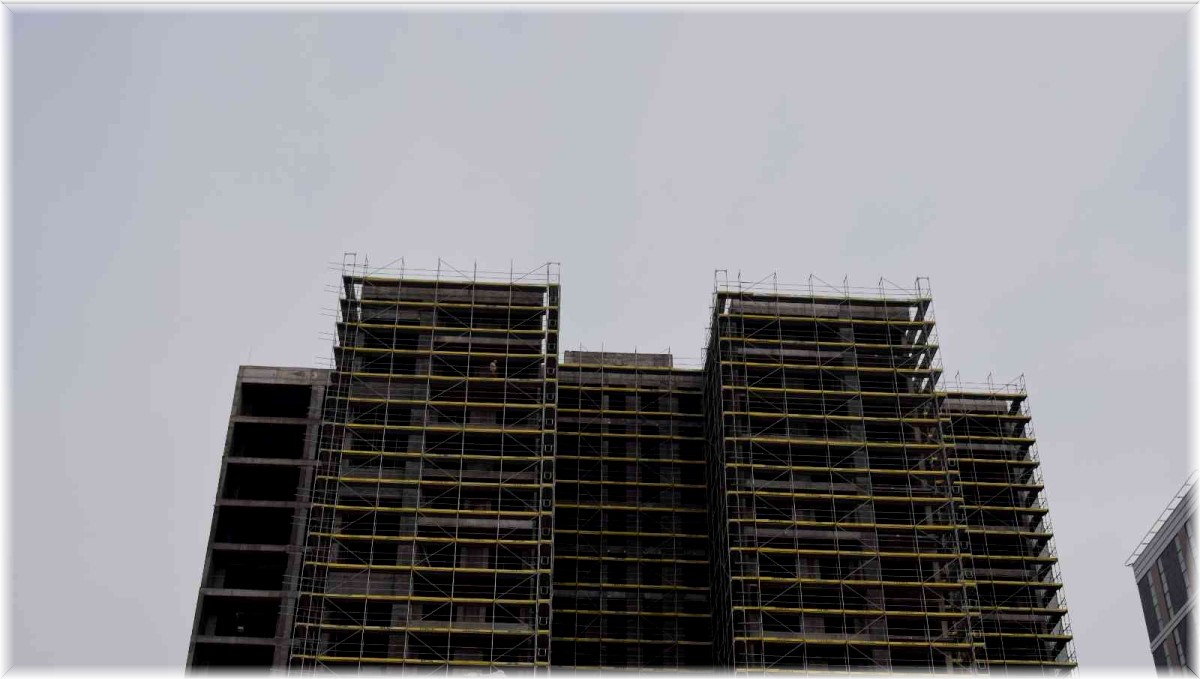 Malatya'da 17'nci kattaki intihar girişimini polis engelledi