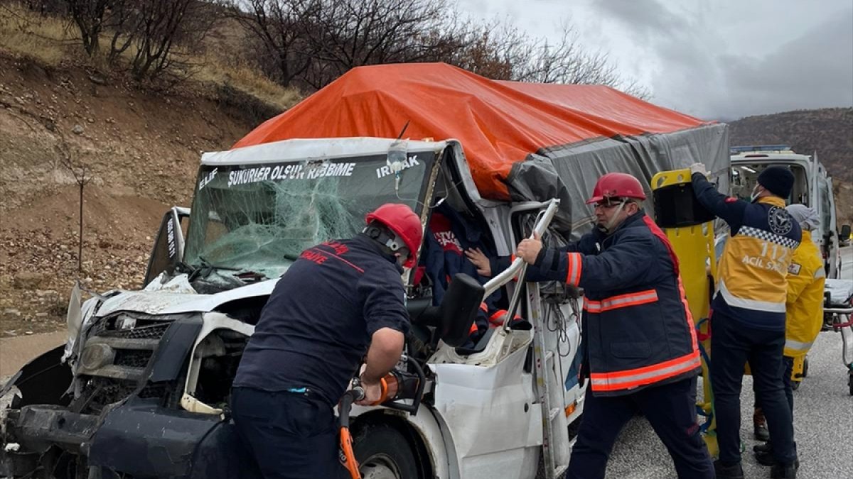 Malatya'da 2 ayrı trafik kazasında 6 kişi yaralandı