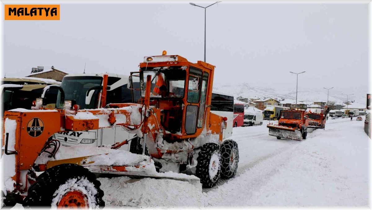 Malatya'da 2 ilçe karayolu ile 219 kırsal mahalle yolu trafiğe kapalı