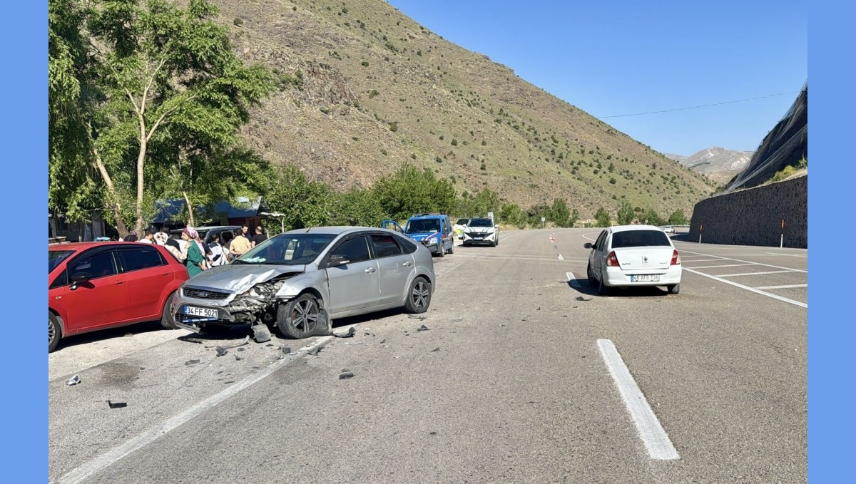 Malatya'da 2 otomobil çarpıştı: 1 yaralı