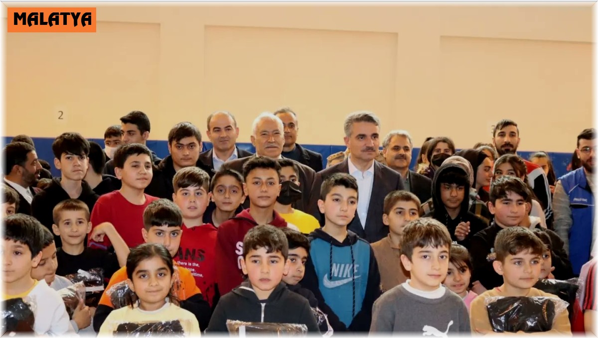 Malatya'da 200 çocuğa eşofman